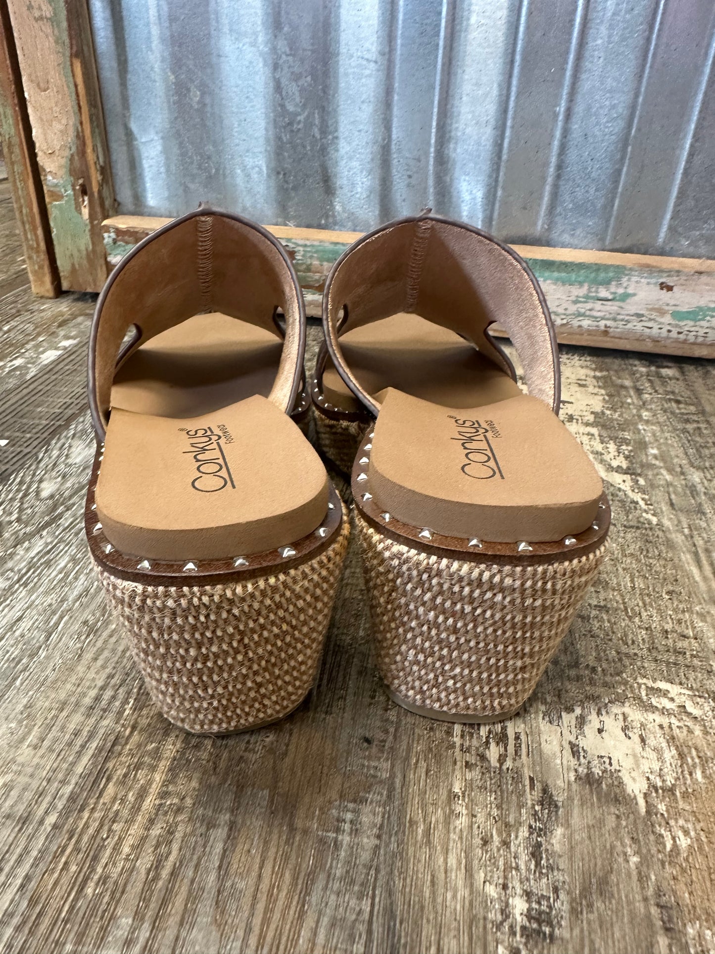 Kiss N Tell Wedge