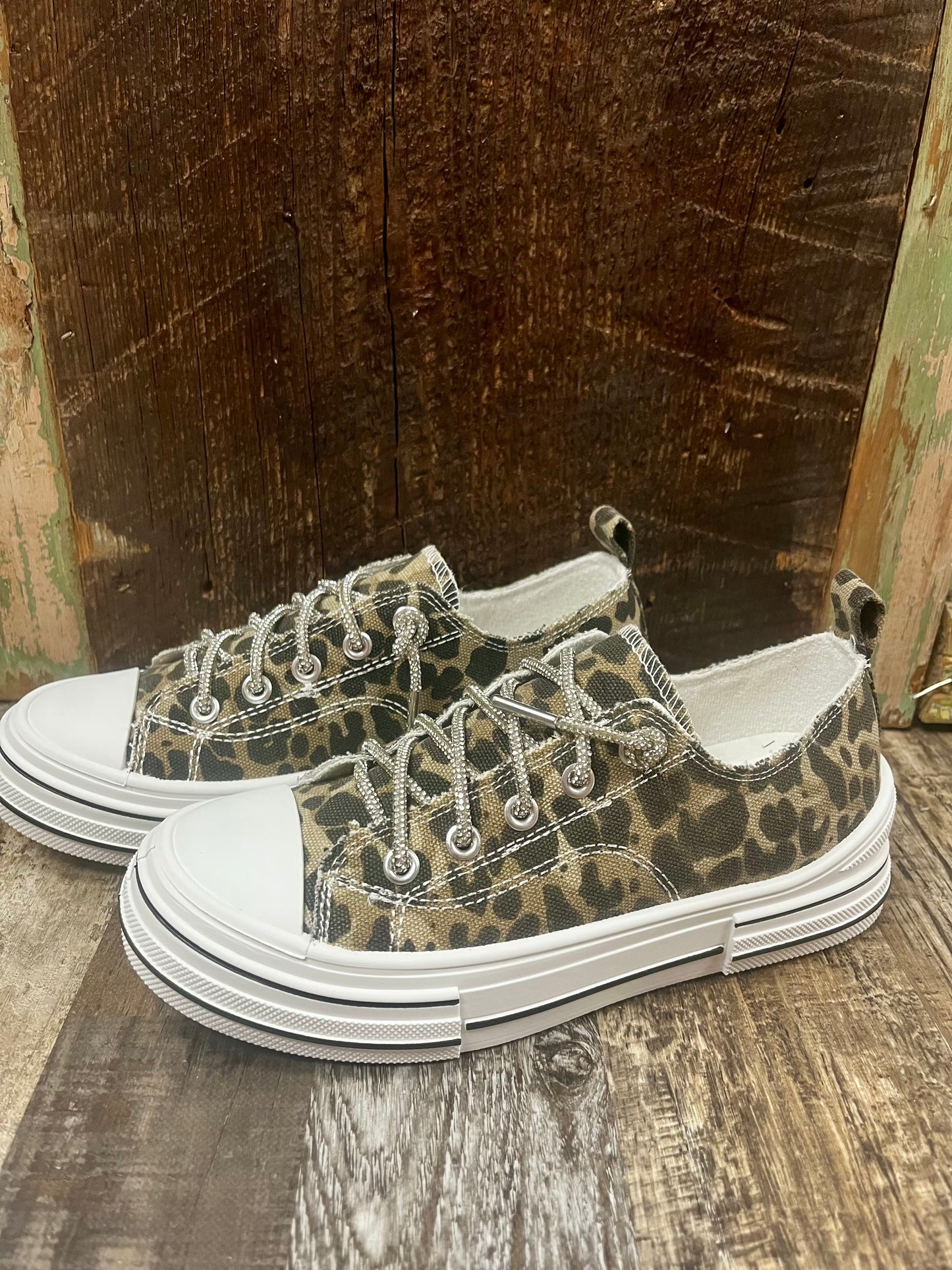 Aman Leopard Sneaker