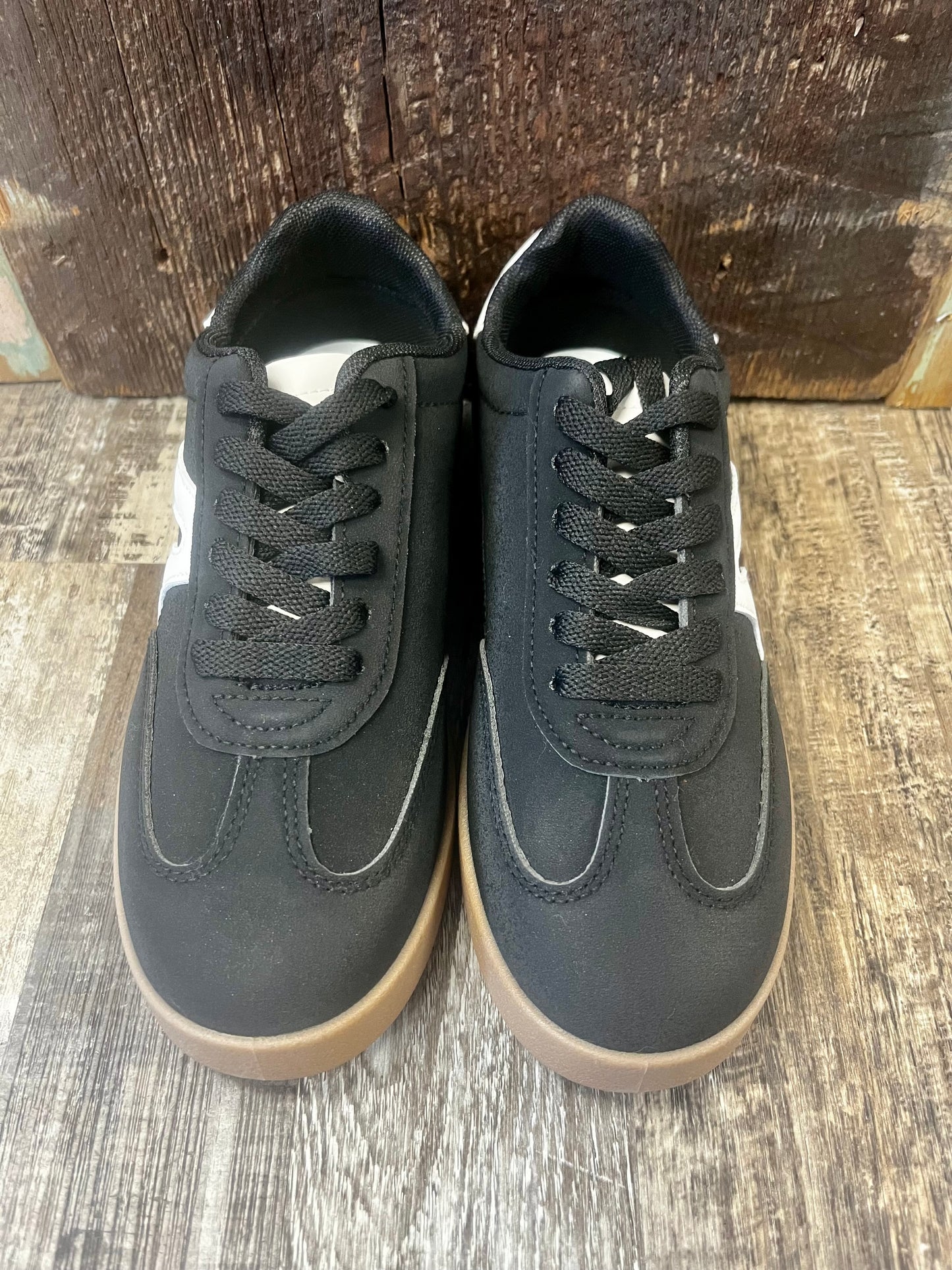 Very G Retro Sneaker