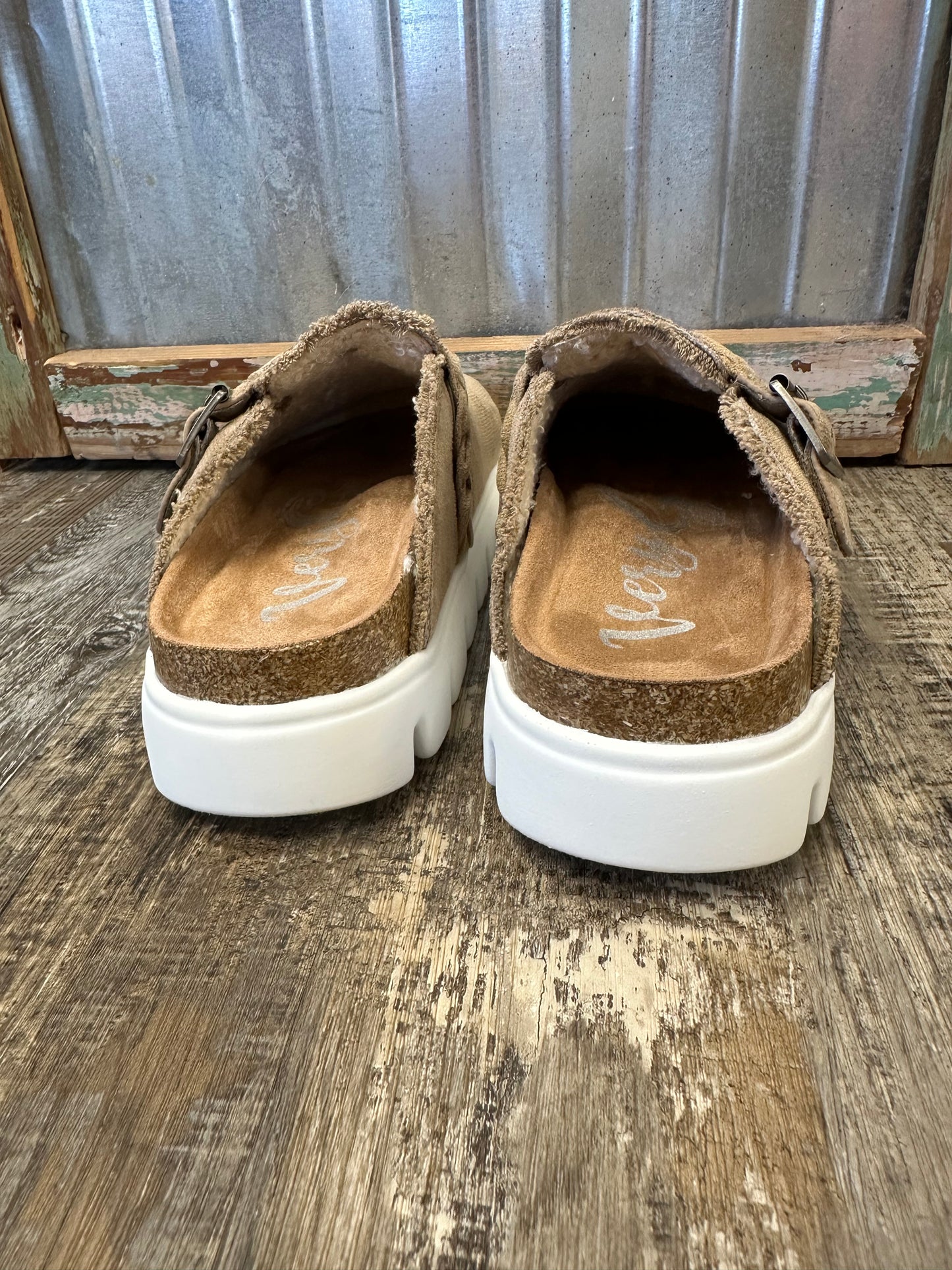 Very G Cali Clog