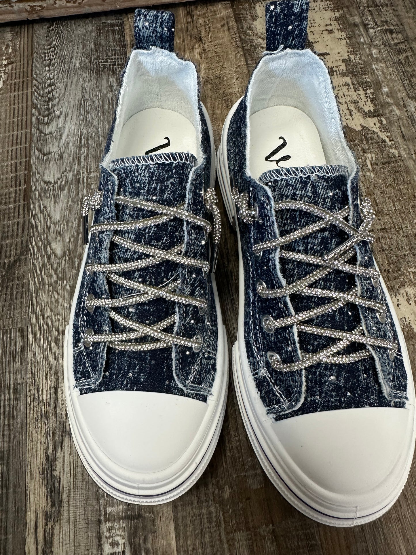 Aman Sneakers