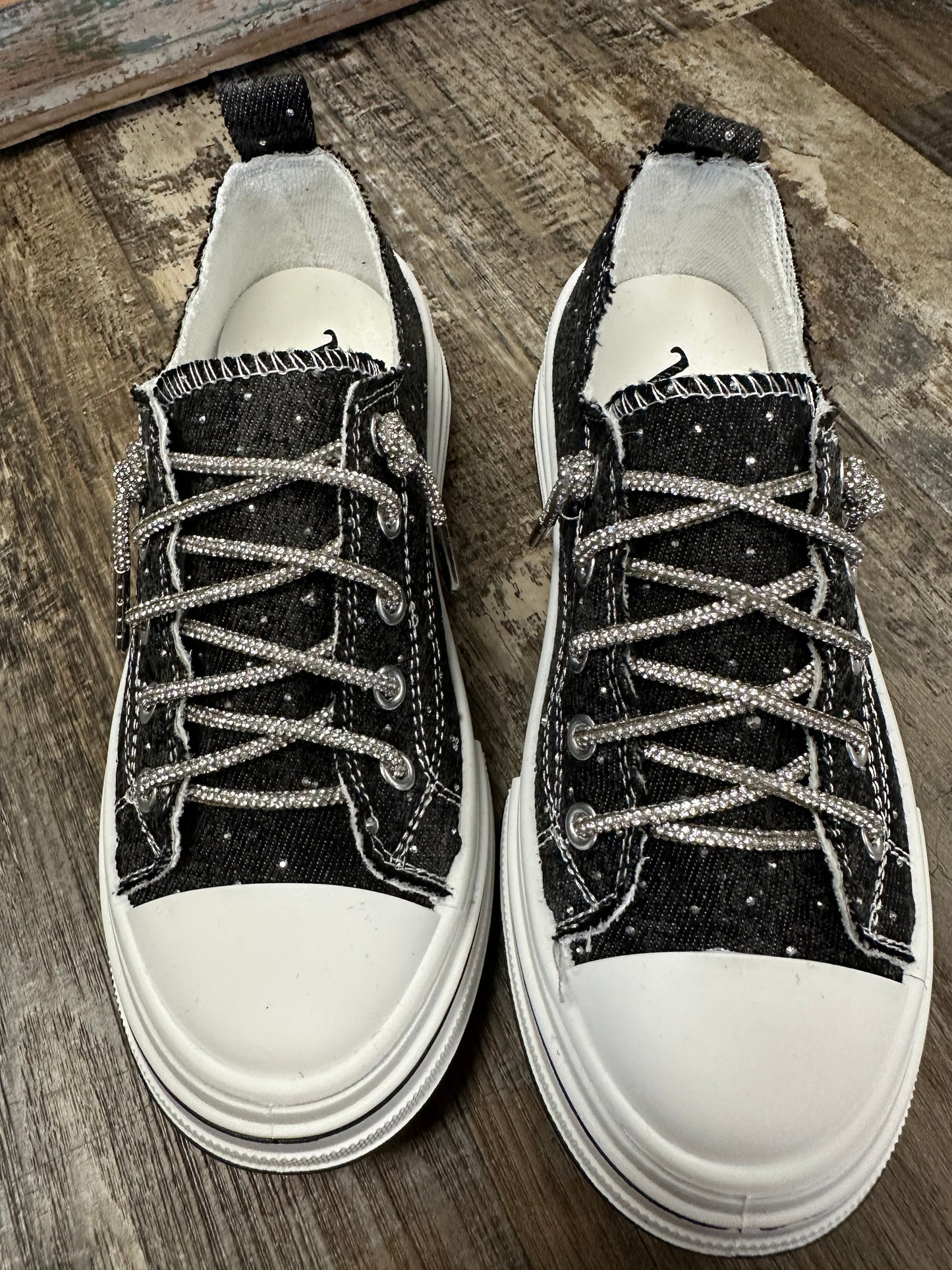 Aman Sneakers