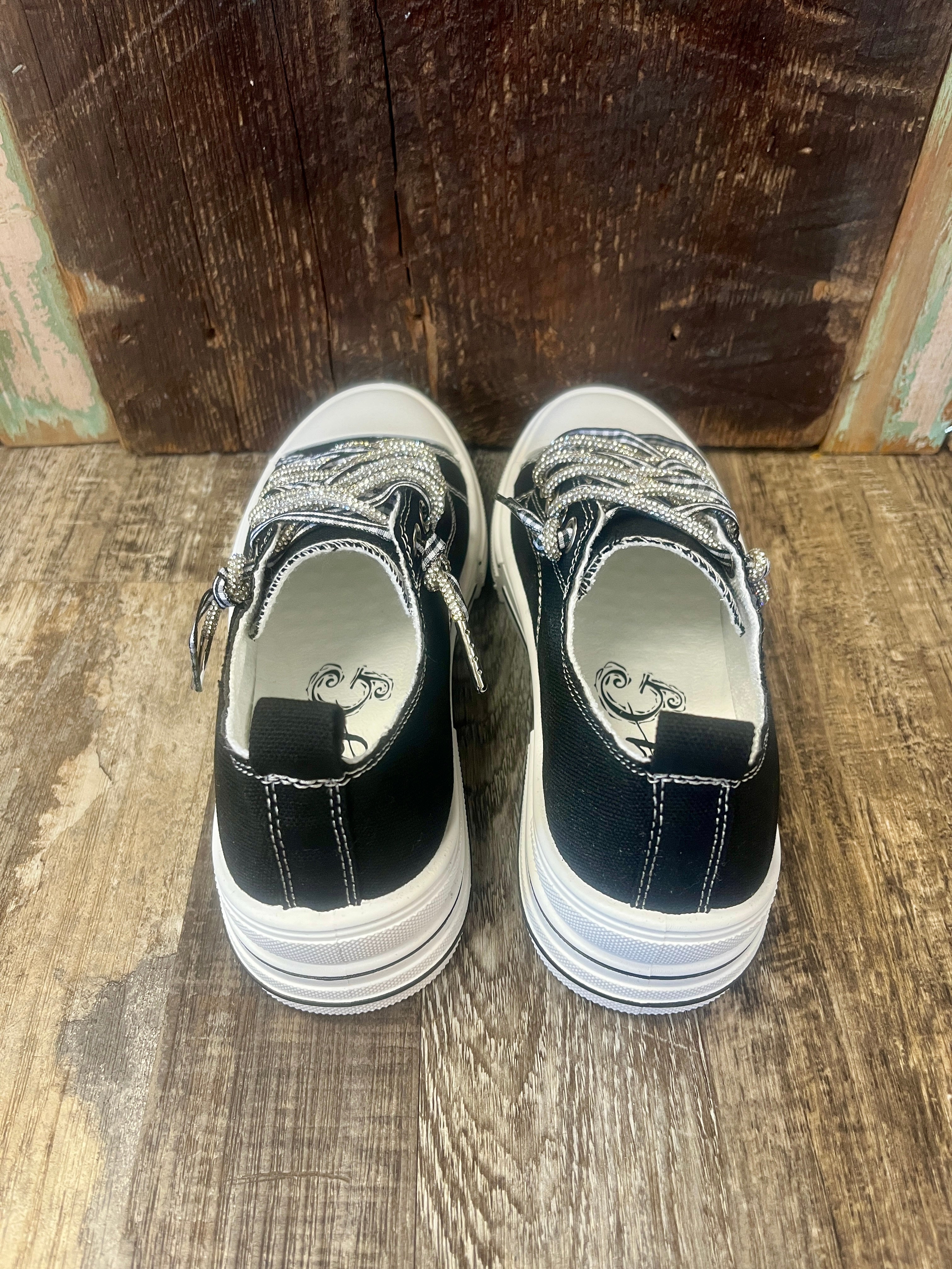 Aman Double Black Sneaker