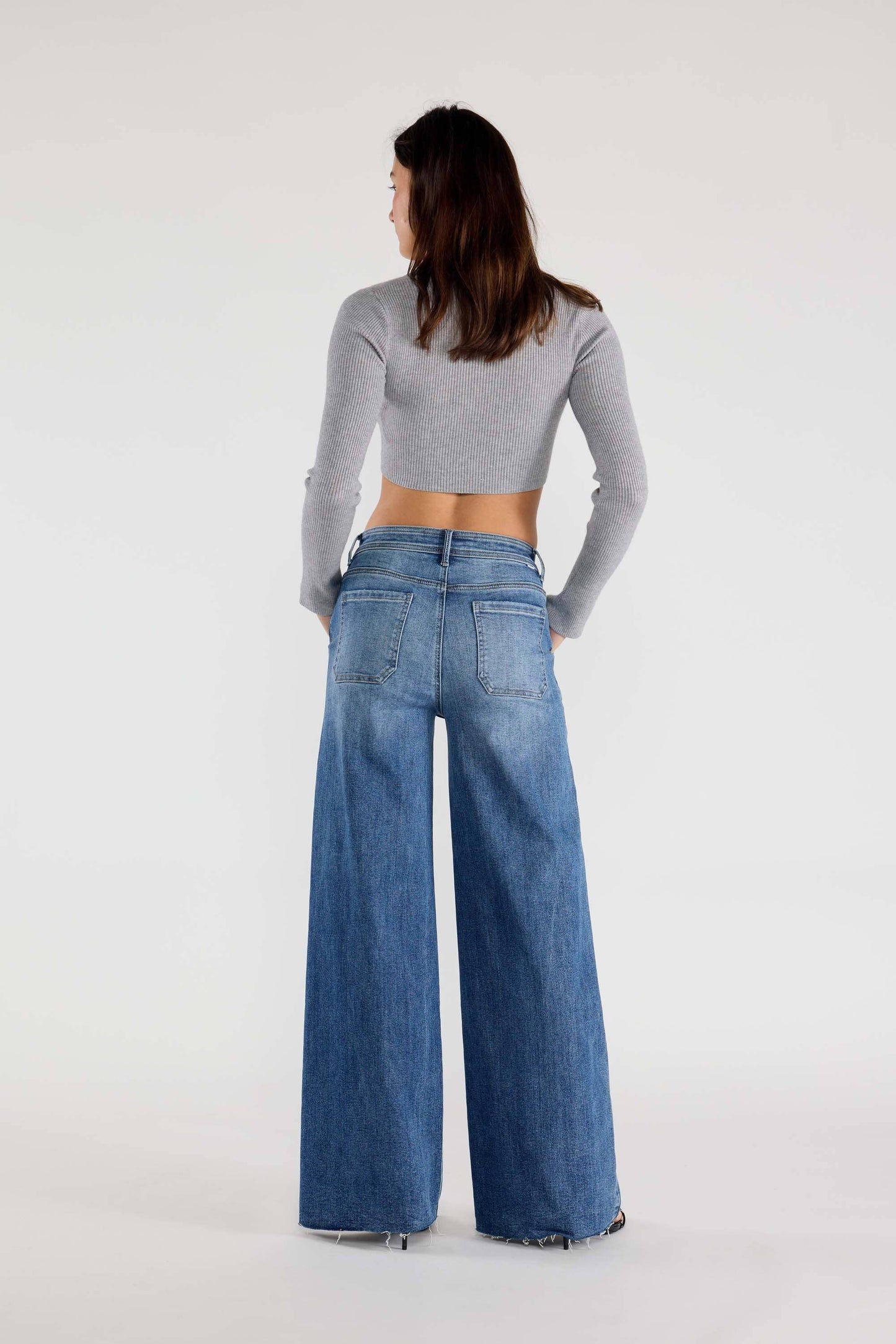 Relaxed Wide Leg Jean