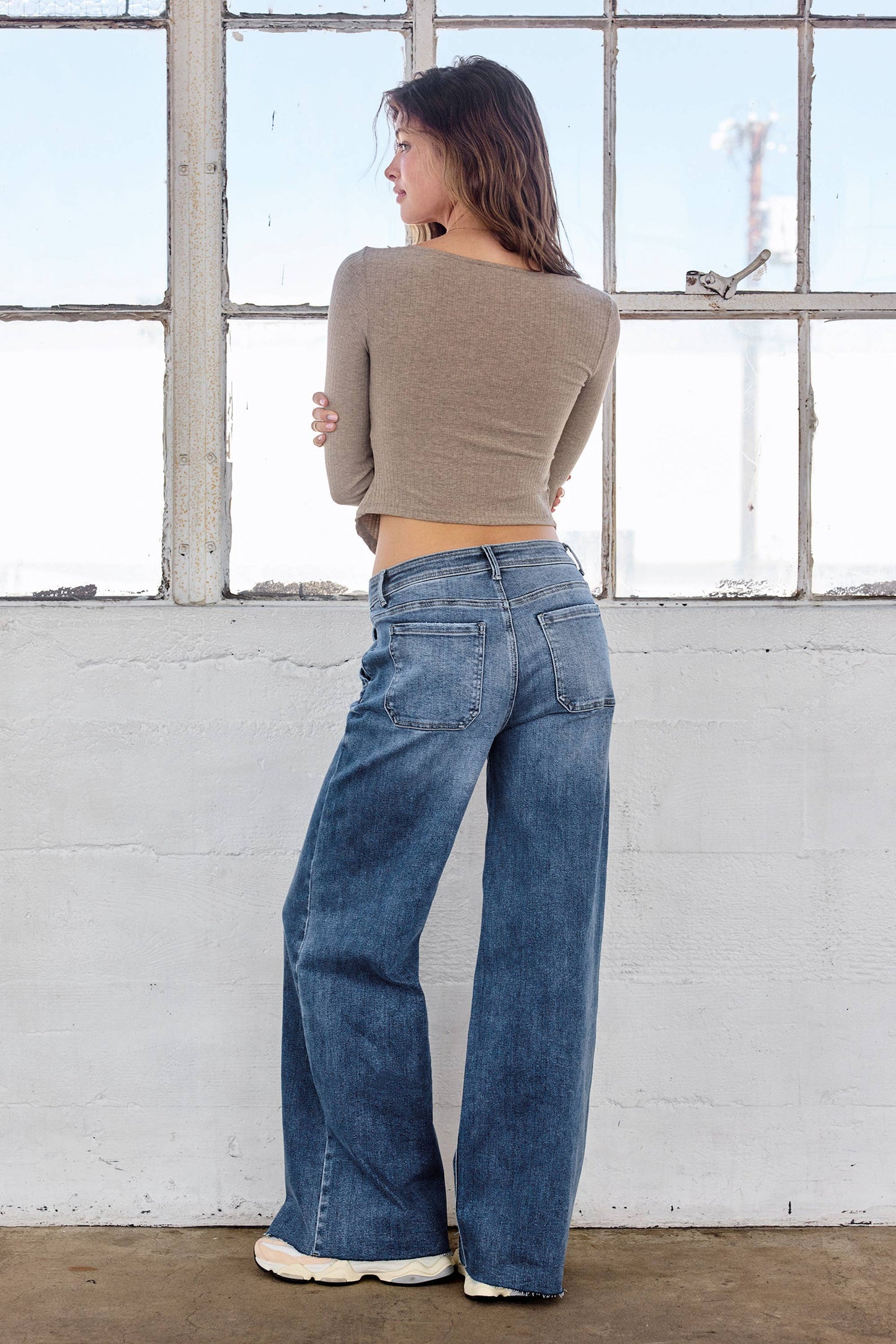 Relaxed Wide Leg Jean
