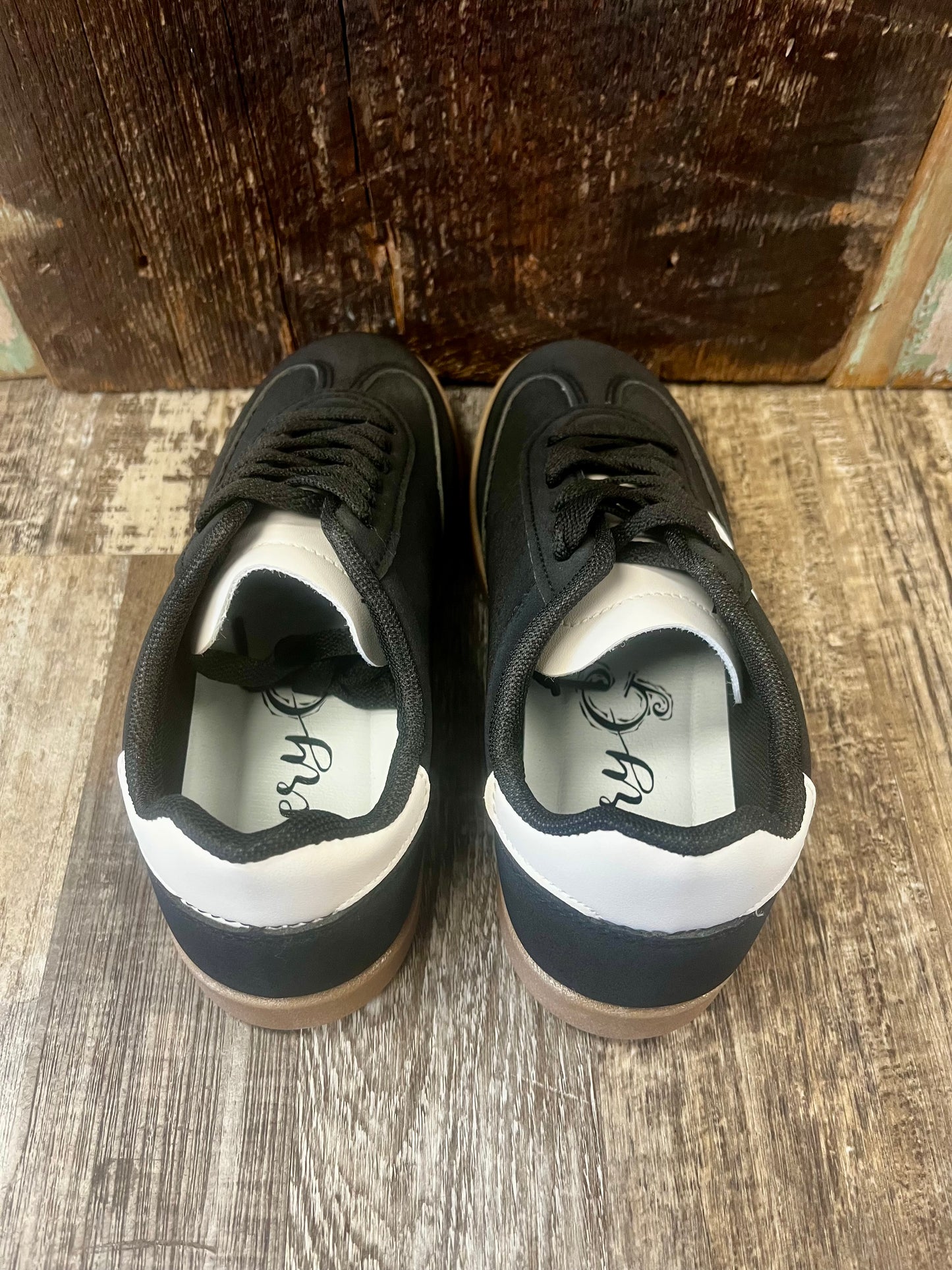 Very G Retro Sneaker