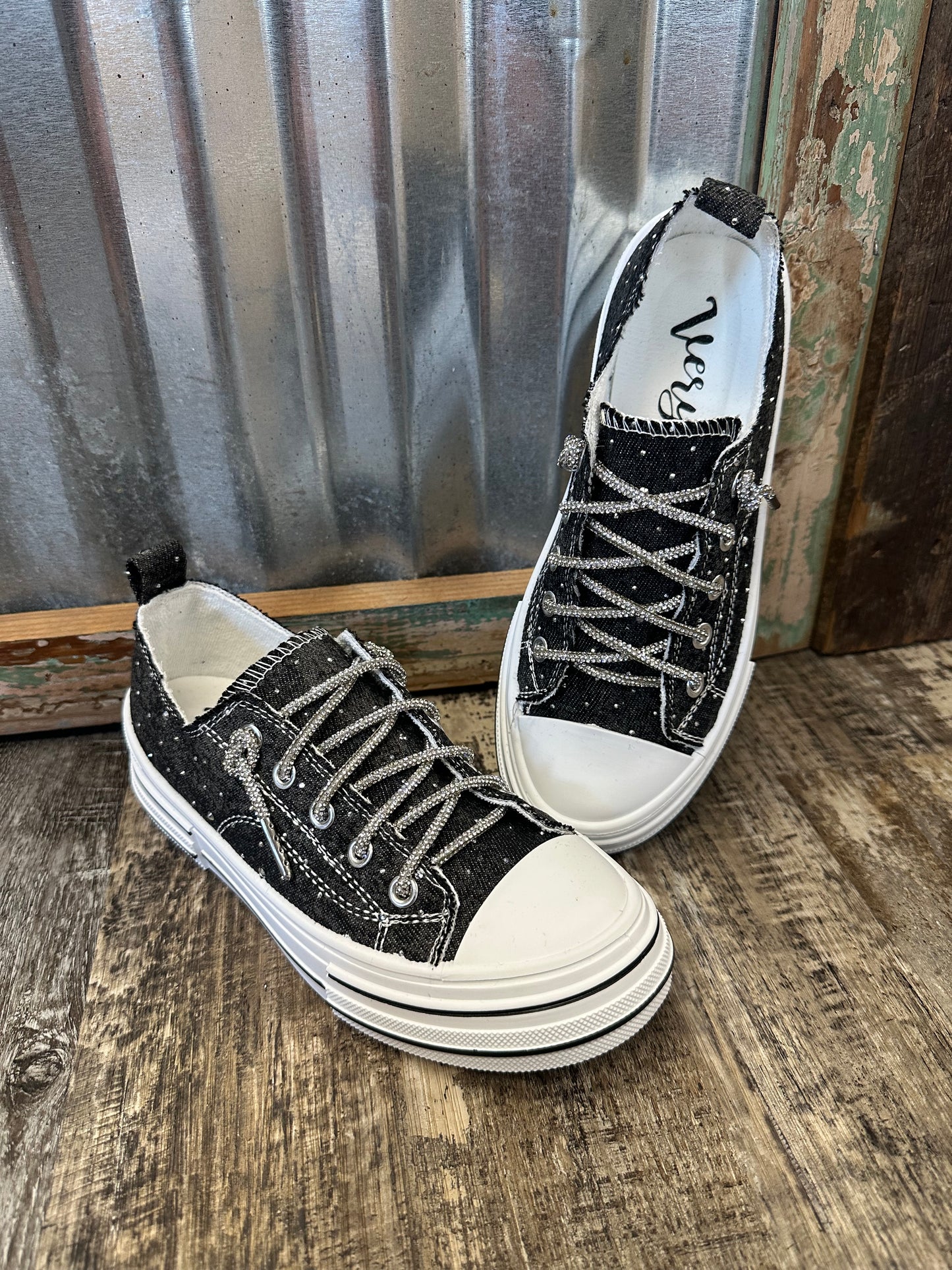 Aman Sneakers