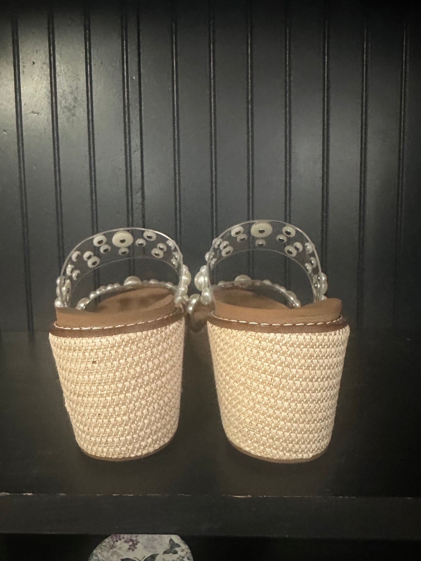 Corky's Looks Whos's Here