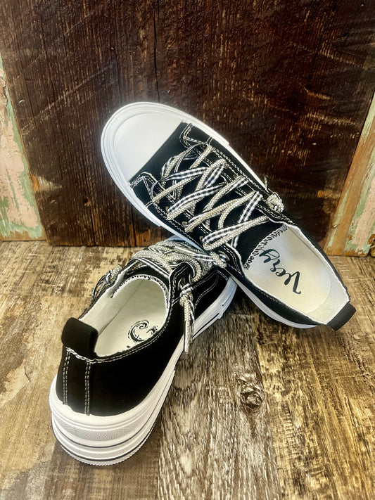 Aman Double Black Sneaker
