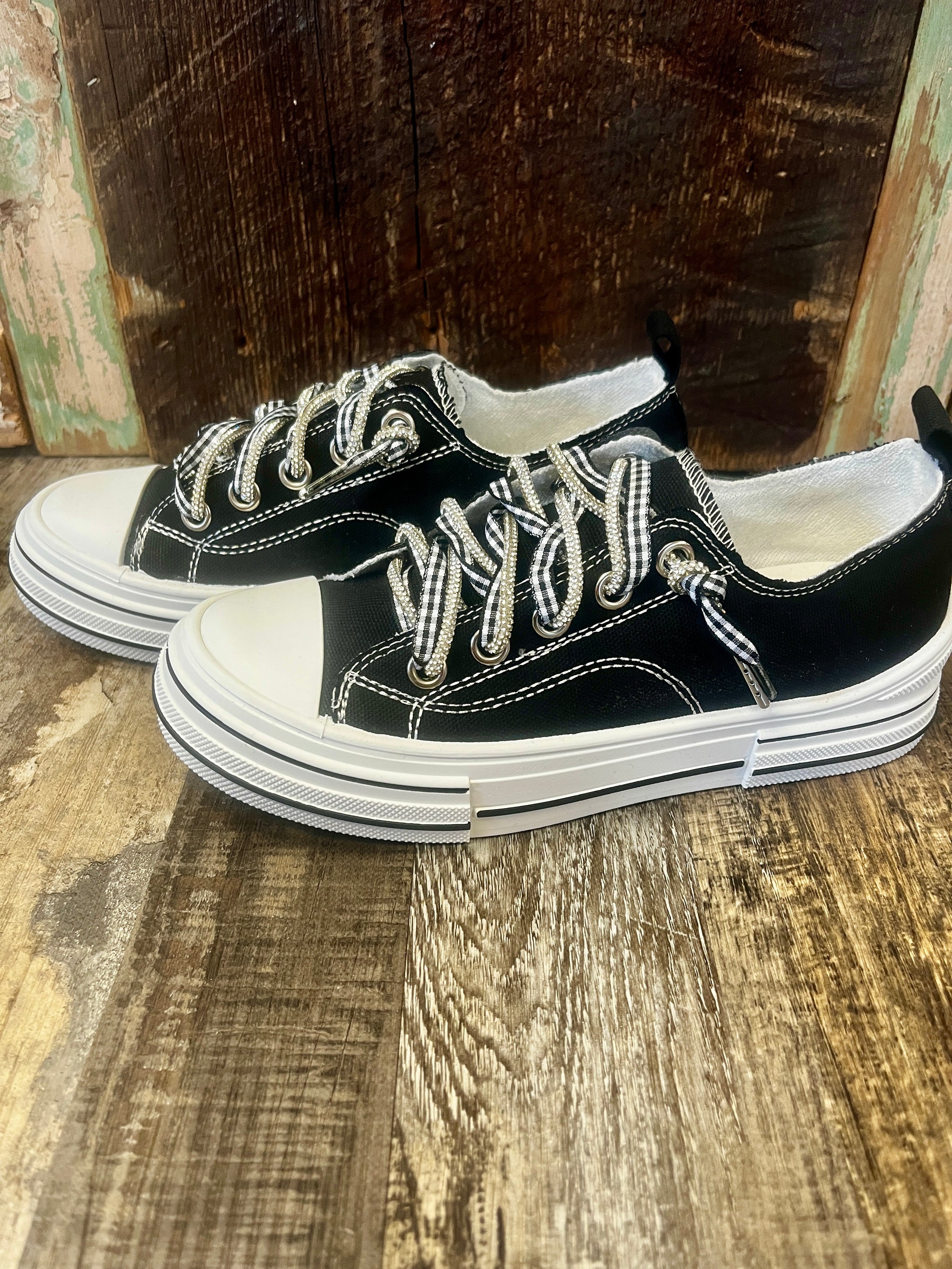 Aman Double Black Sneaker