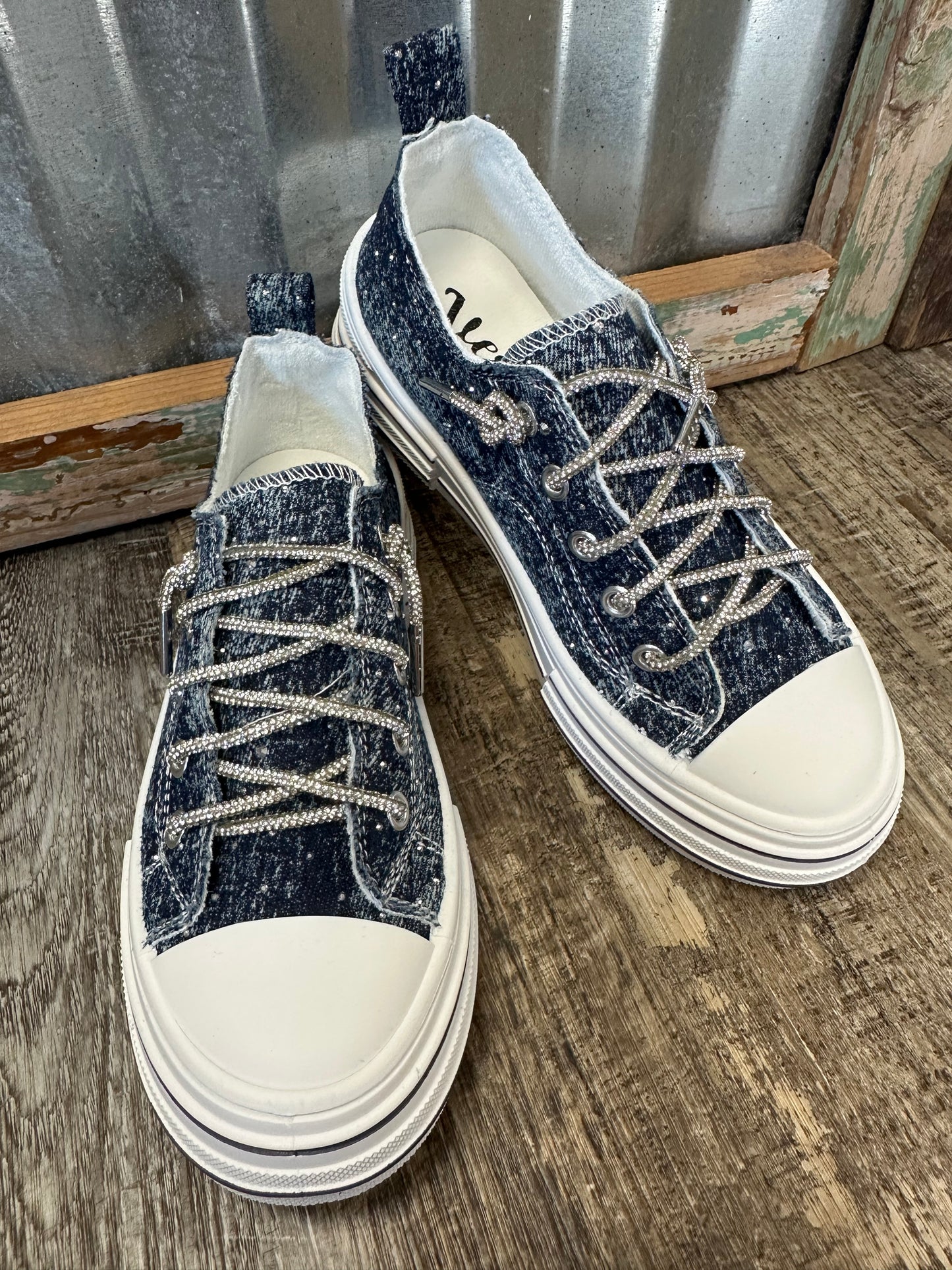 Aman Sneakers